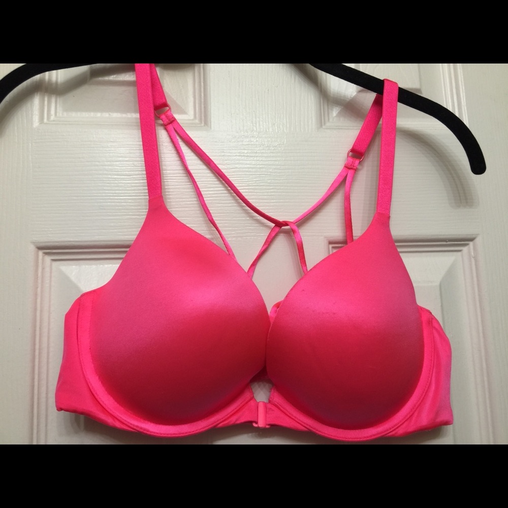 Victoria’s Secret very sexy bra. 🌙3/$15 bras🌙